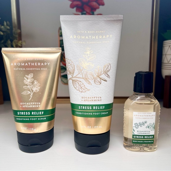 Bath & Body Works Aromatherapy Eucalyptus & Spearmint Set Foot Scrub Cream Wash - Picture 2 of 3